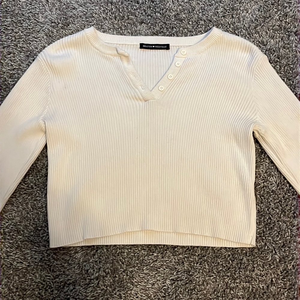 Brandy Melville long sleeve crop top, hasnt been wore much. size small